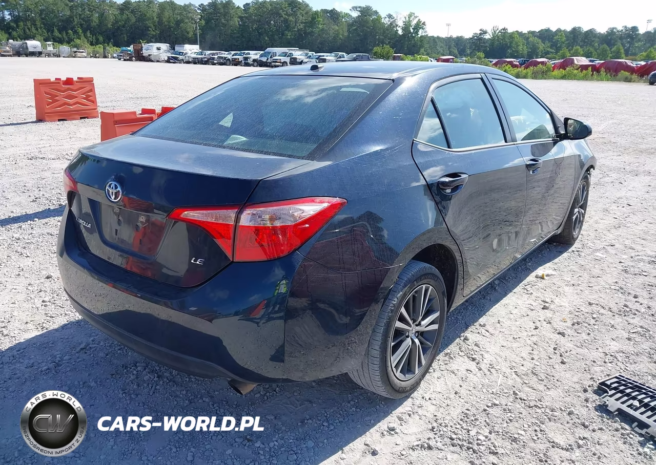 2018 Toyota Corolla Le VIN:5YFBURHE6JP831625 - 4
