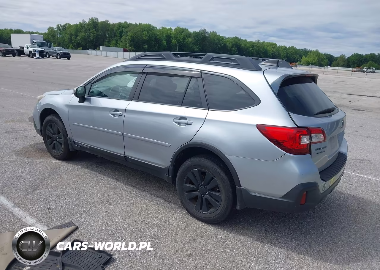 2018 Subaru Outback 2.5I Premium VIN:4S4BSAHC6J3305764 - 3
