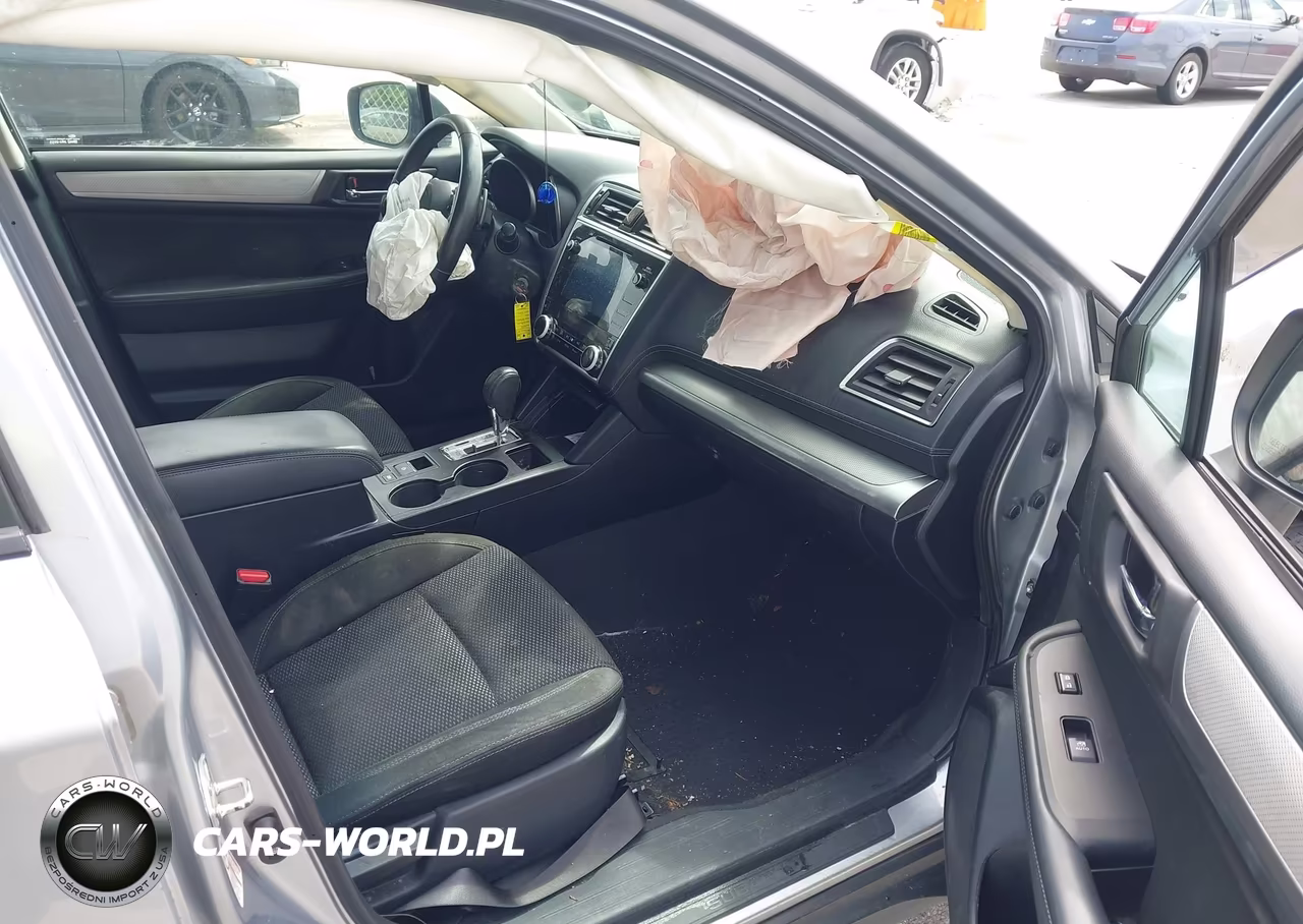 2018 Subaru Outback 2.5I Premium VIN:4S4BSAHC6J3305764 - 5