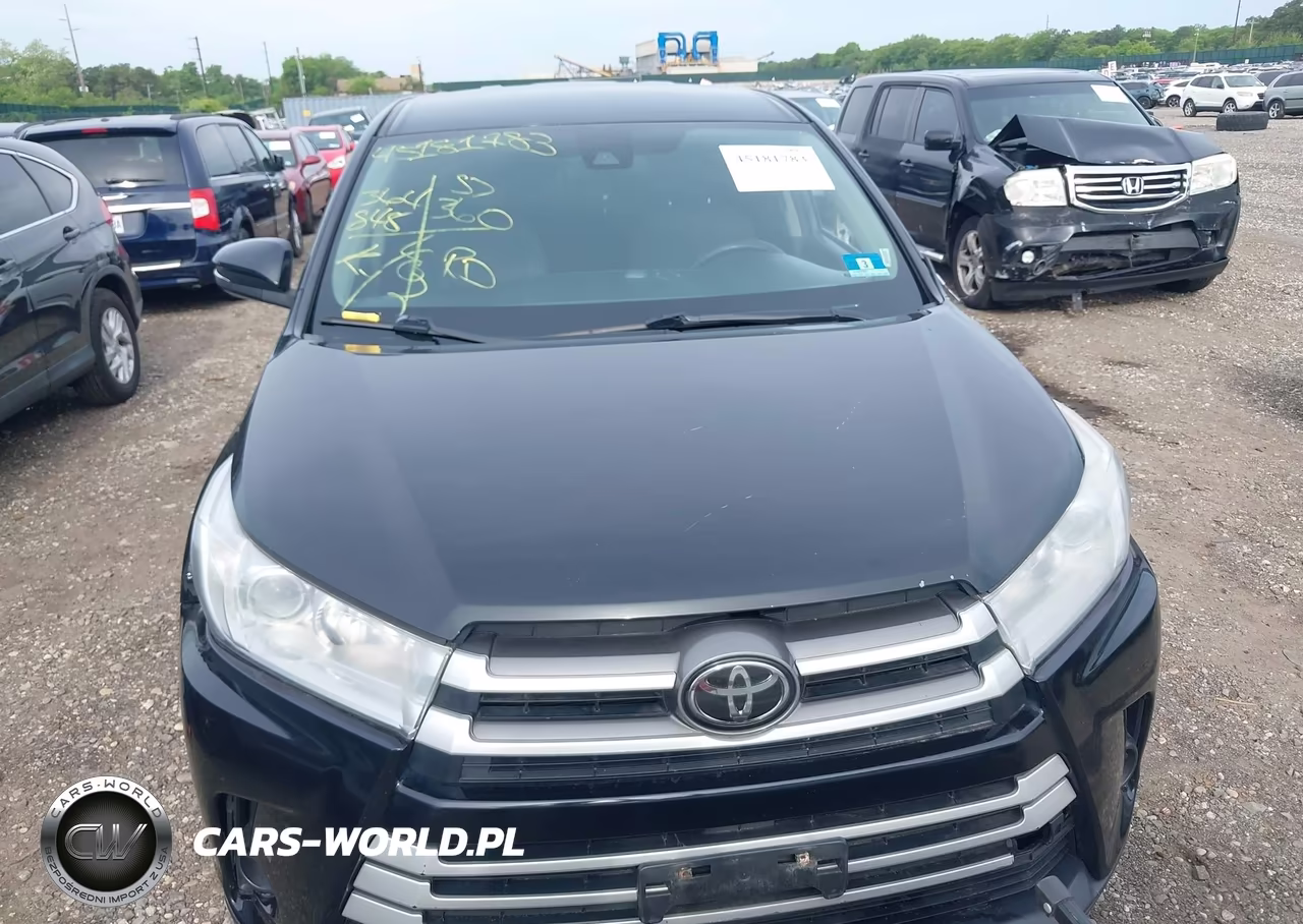 2018 Toyota Highlander Le VIN:5TDBZRFH7JS822390 - 12