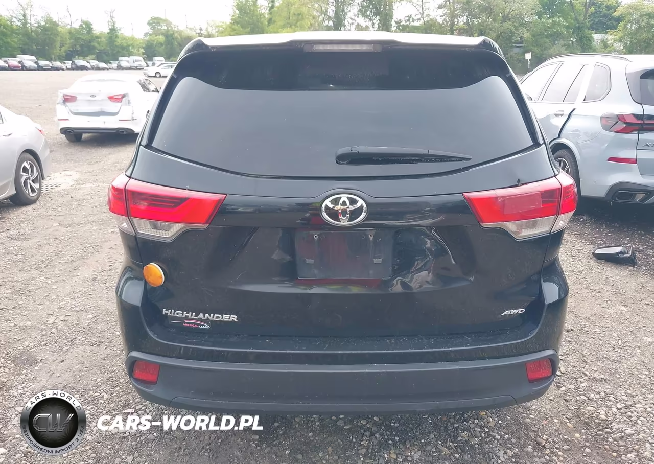 2018 Toyota Highlander Le VIN:5TDBZRFH7JS822390 - 16