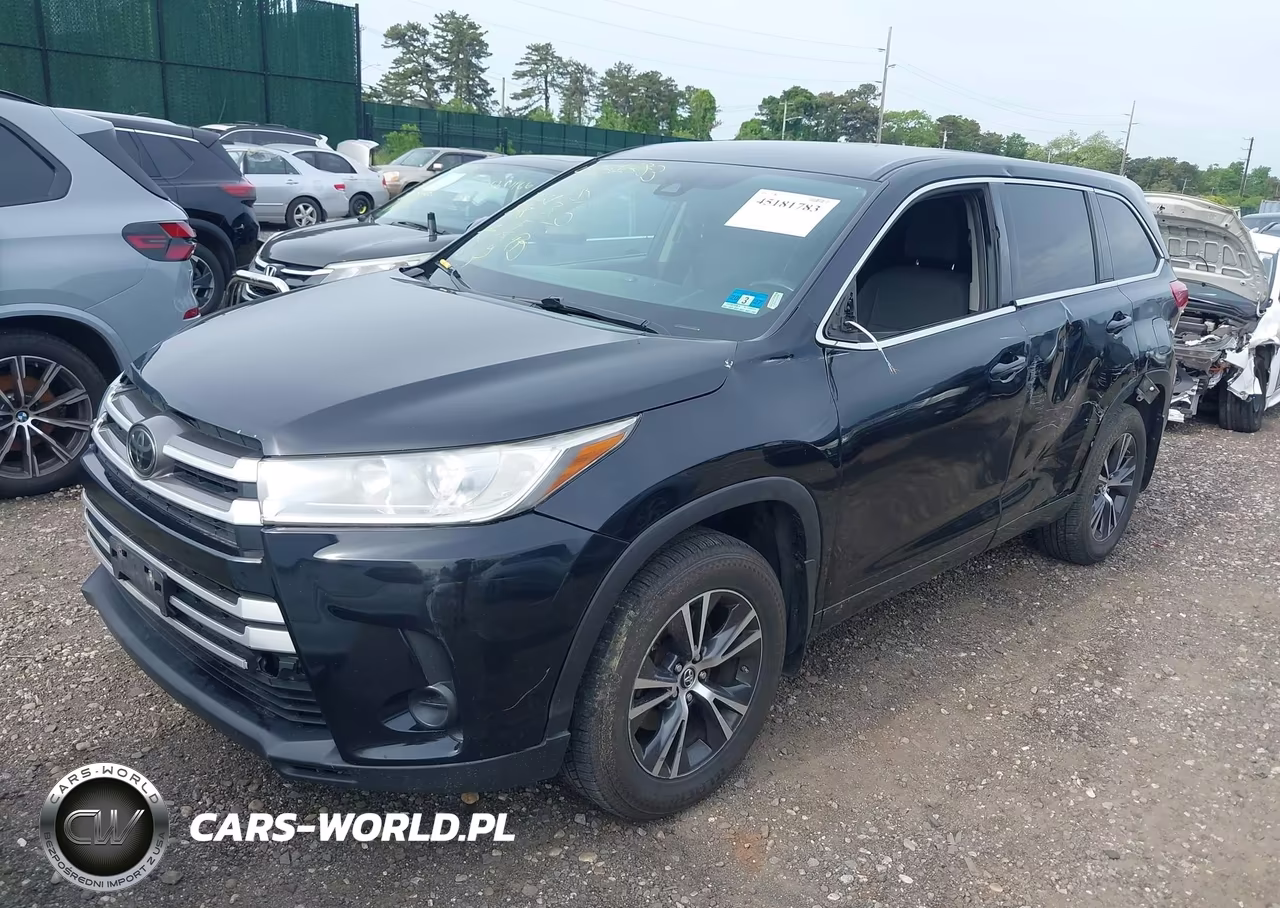 2018 Toyota Highlander Le VIN:5TDBZRFH7JS822390 - 2
