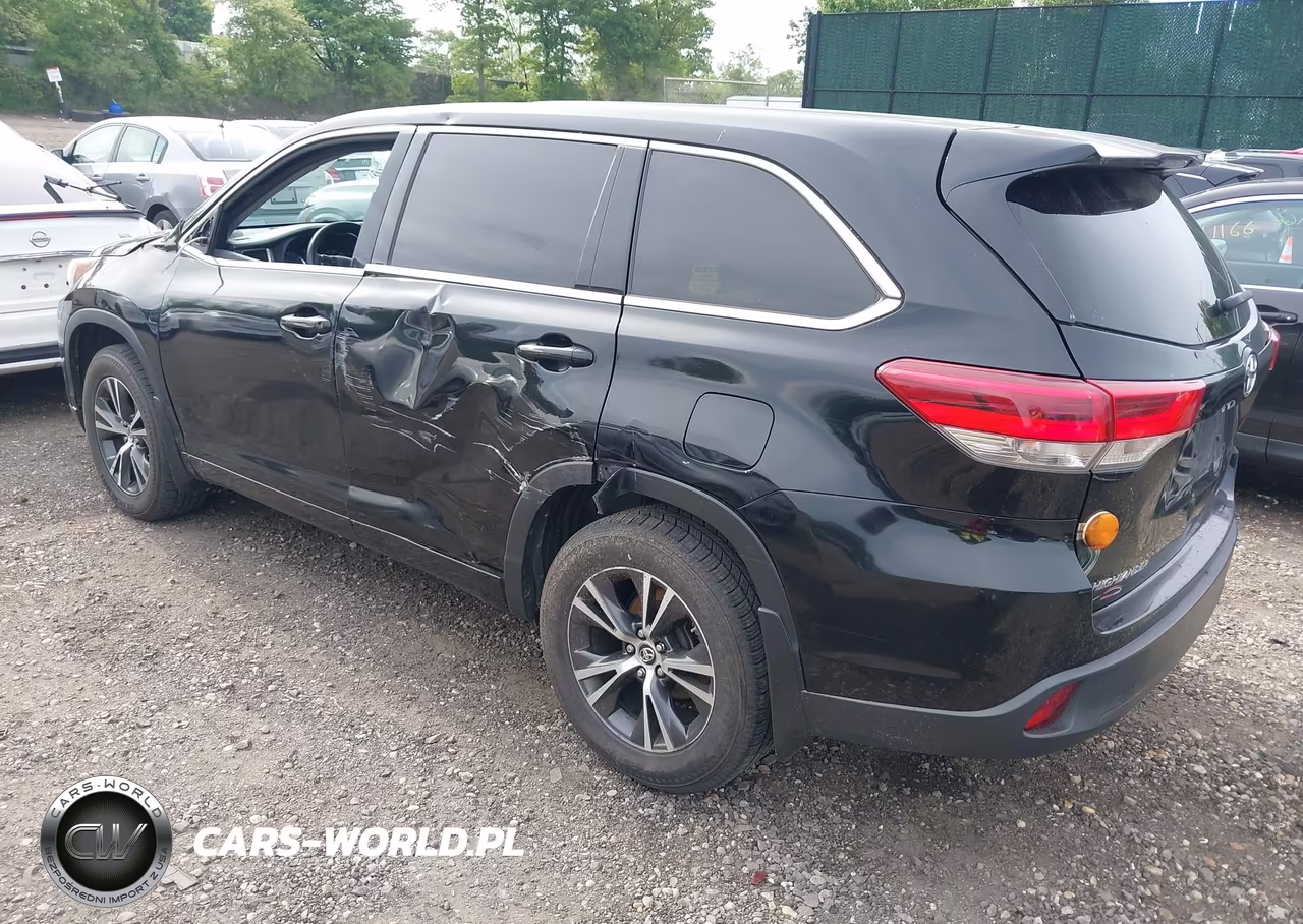 2018 Toyota Highlander Le VIN:5TDBZRFH7JS822390 - 3