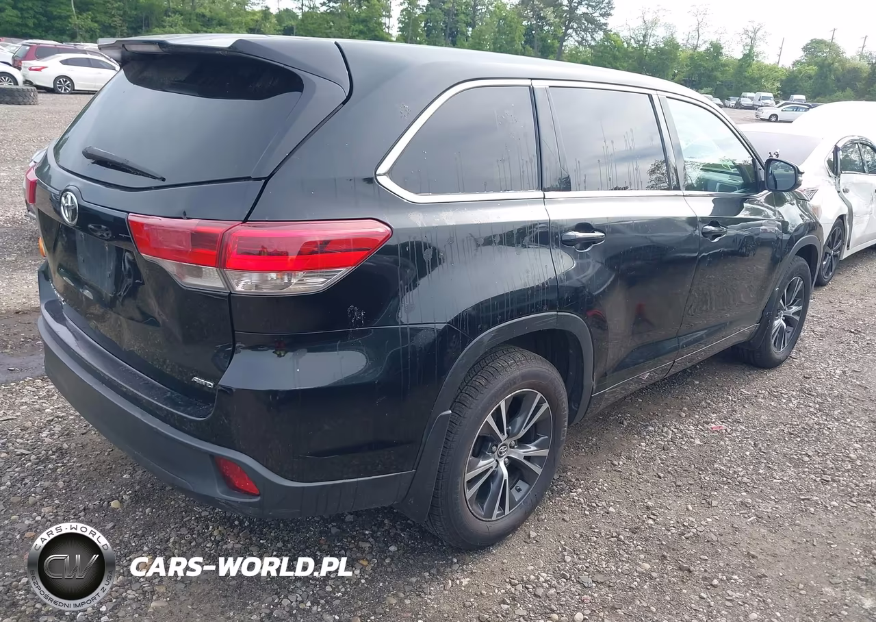 2018 Toyota Highlander Le VIN:5TDBZRFH7JS822390 - 4
