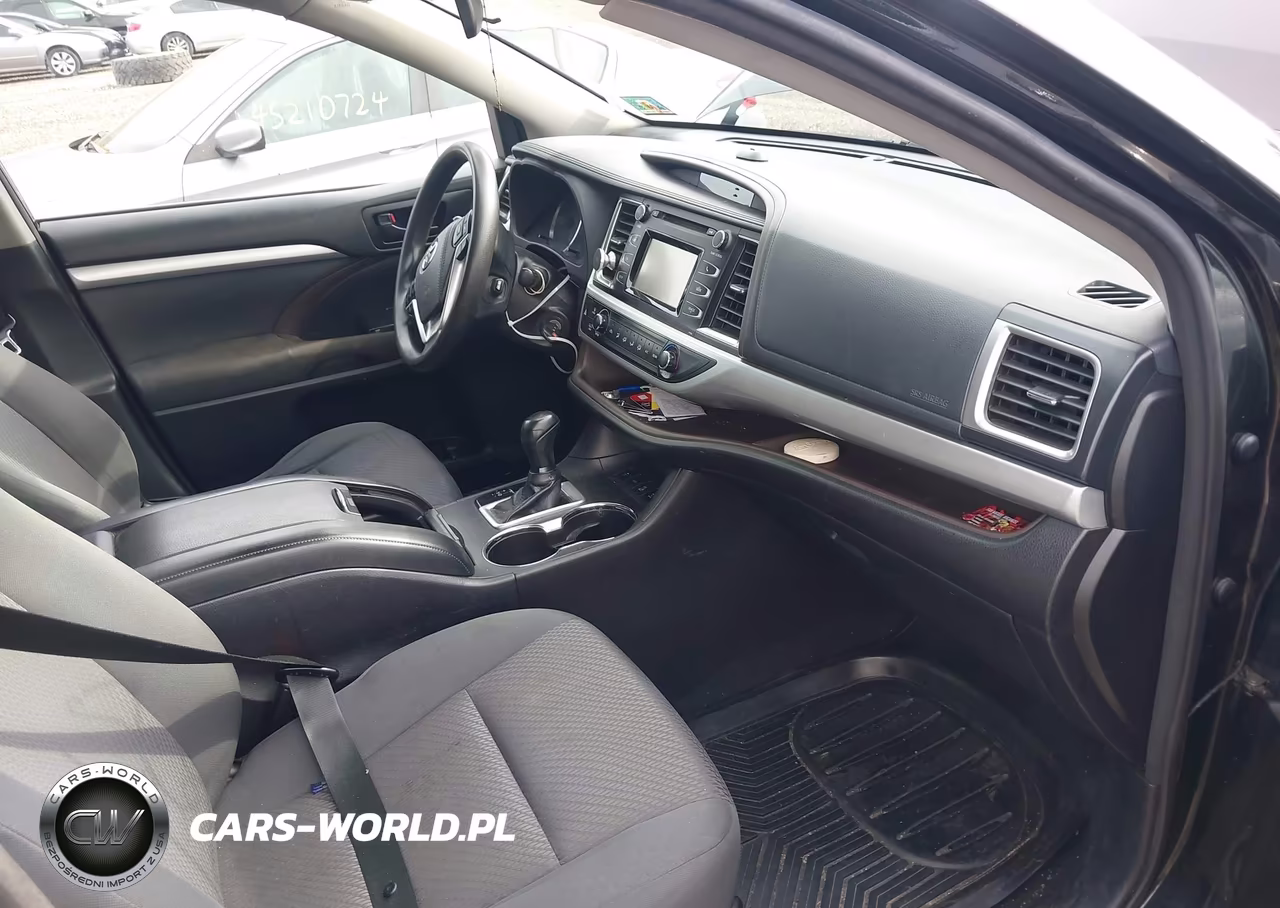 2018 Toyota Highlander Le VIN:5TDBZRFH7JS822390 - 5