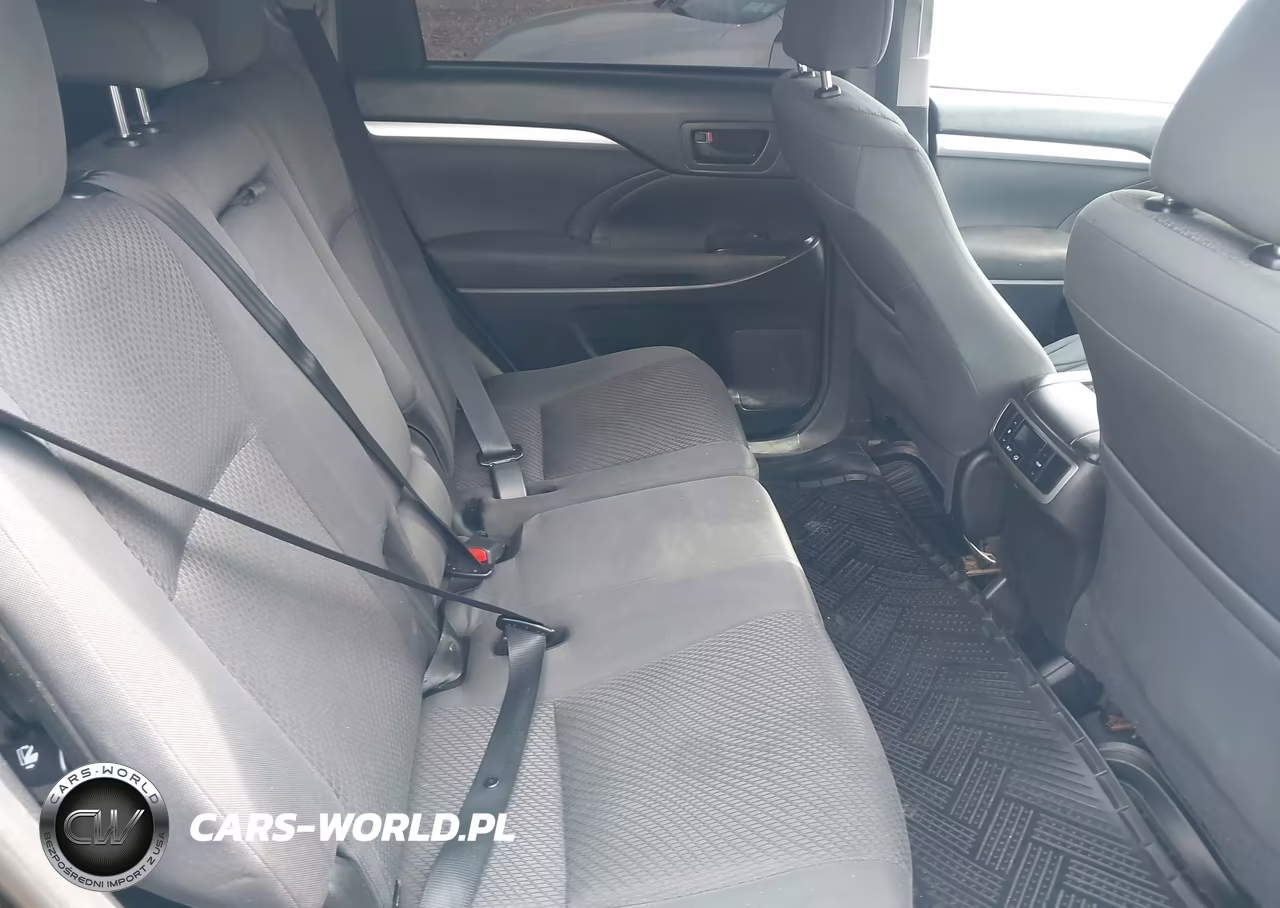 2018 Toyota Highlander Le VIN:5TDBZRFH7JS822390 - 8