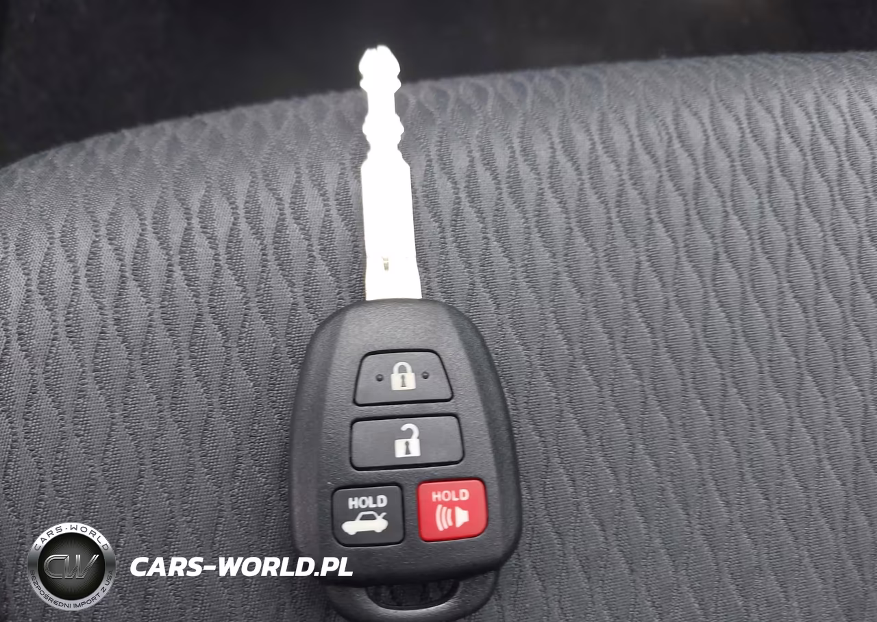 2018 Toyota Corolla Le VIN:5YFBURHE4JP839089 - 11