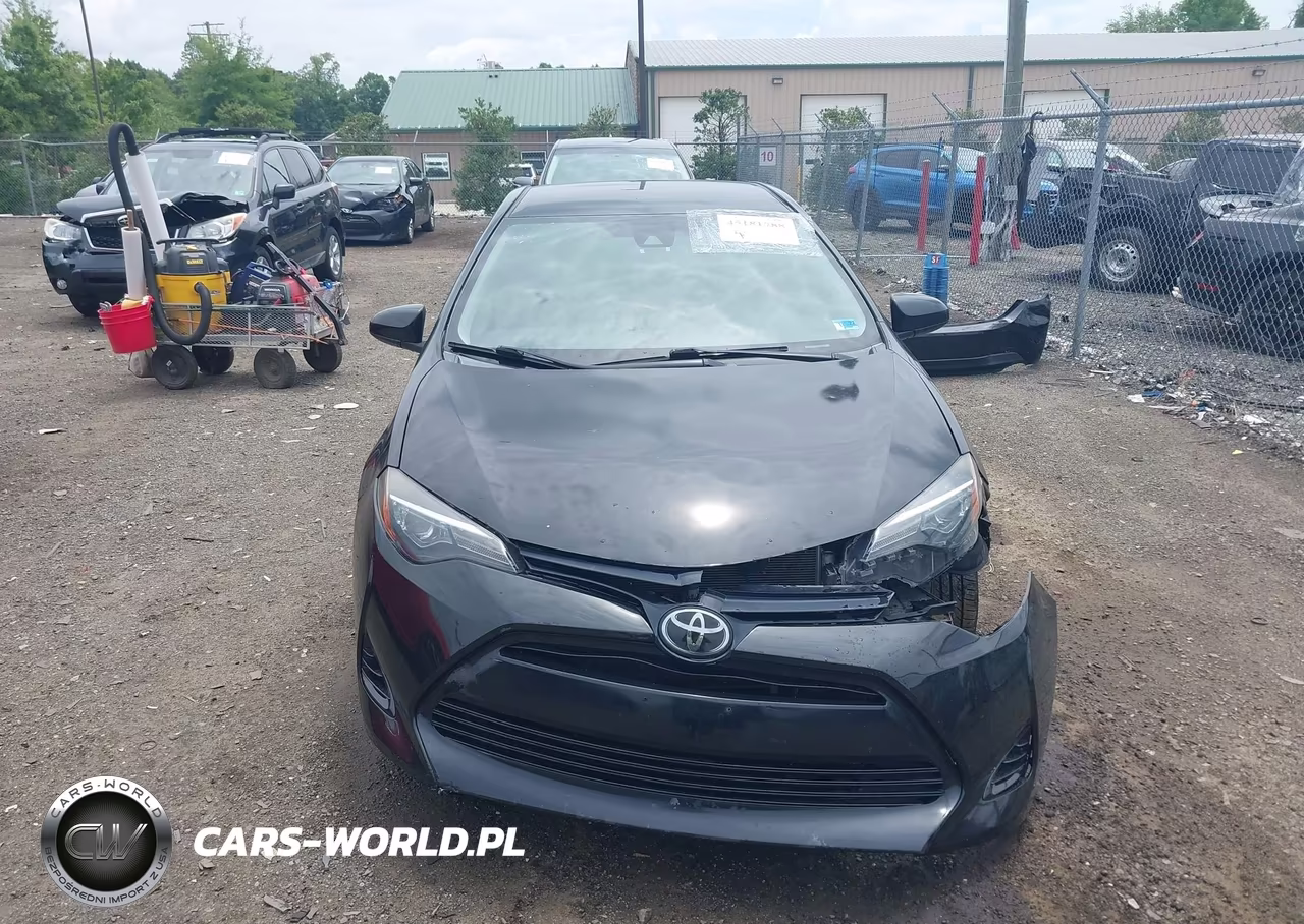 2018 Toyota Corolla Le VIN:5YFBURHE4JP839089 - 13