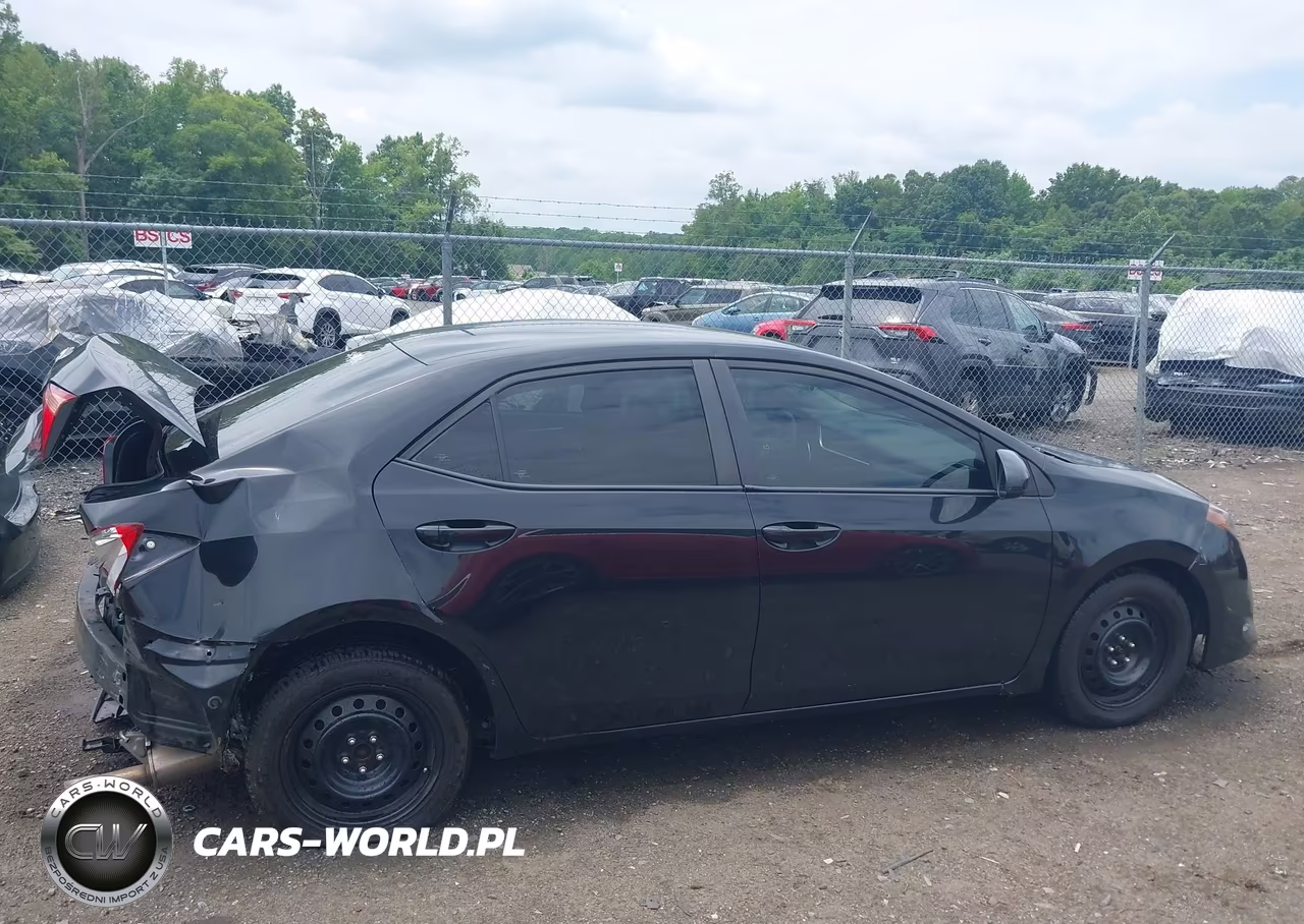 2018 Toyota Corolla Le VIN:5YFBURHE4JP839089 - 14