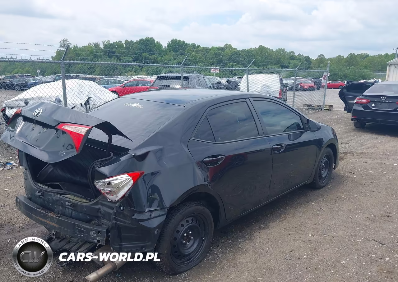 2018 Toyota Corolla Le VIN:5YFBURHE4JP839089 - 4