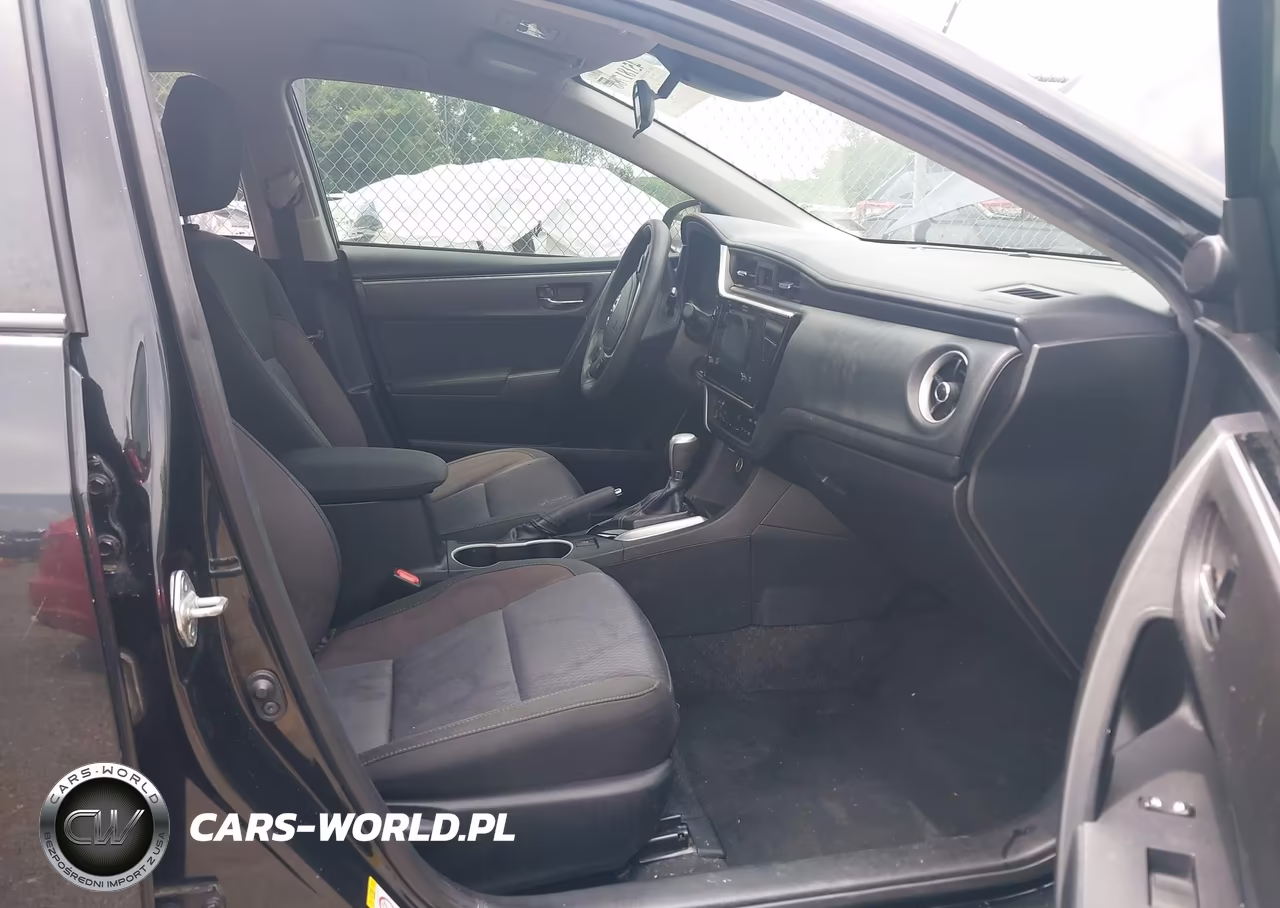 2018 Toyota Corolla Le VIN:5YFBURHE4JP839089 - 5