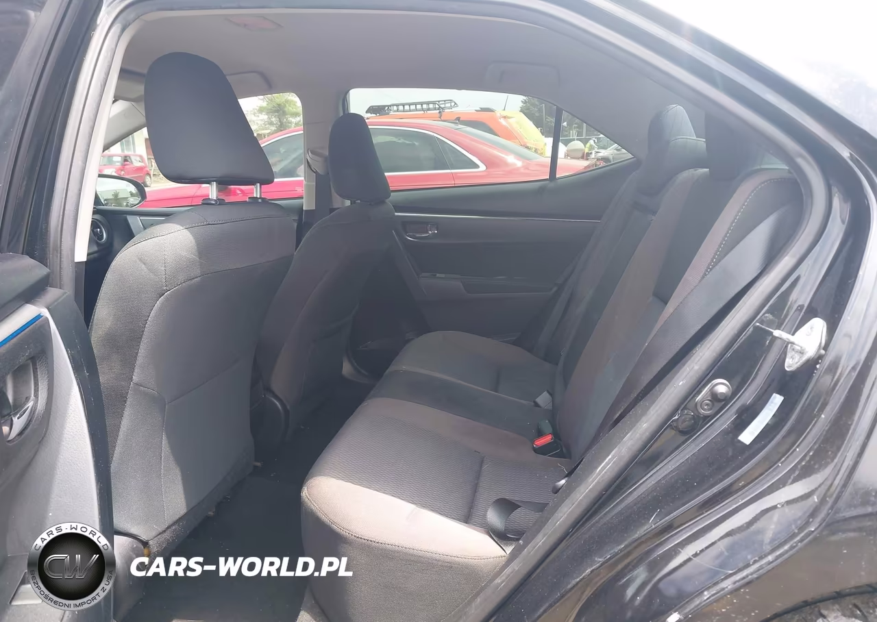 2018 Toyota Corolla Le VIN:5YFBURHE4JP839089 - 8
