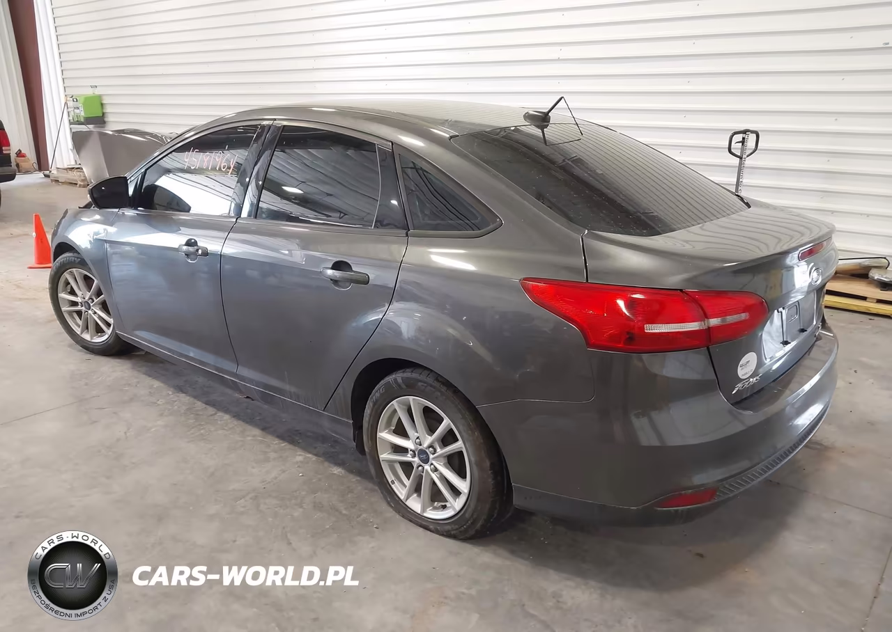 2015 Ford Focus Se VIN:1FADP3F22FL342456 - 3