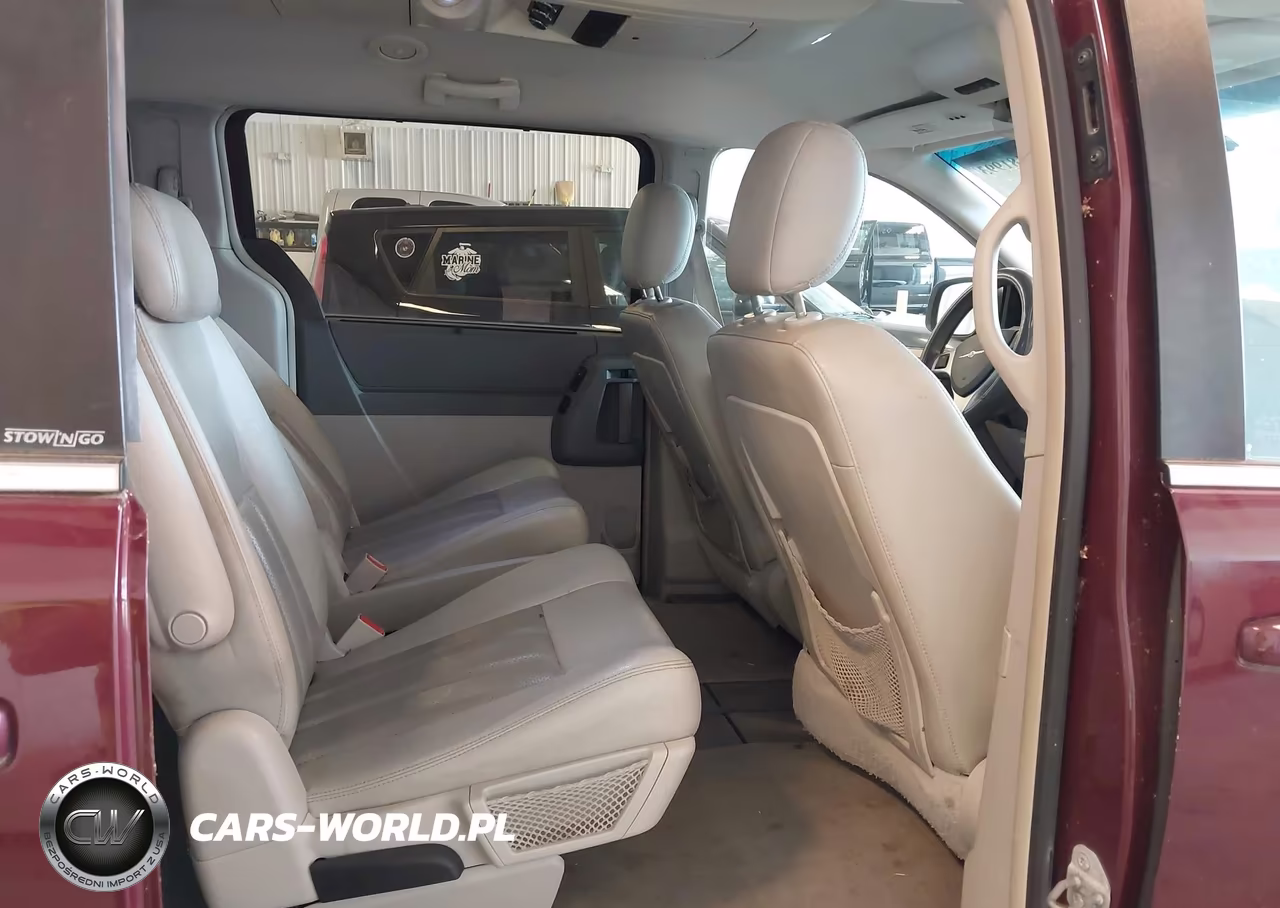 2009 Chrysler Town & Country Touring VIN:2A8HR54199R675737 - 8