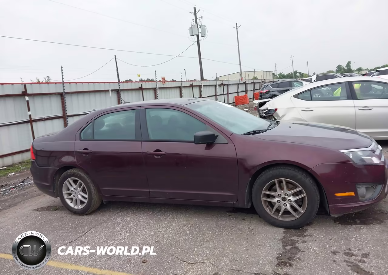 2011 Ford Fusion S VIN:3FAHP0GA0BR226819 - 13