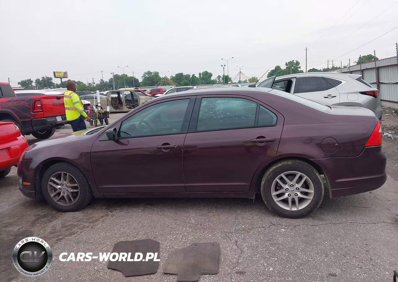 2011 Ford Fusion S VIN:3FAHP0GA0BR226819 - 14