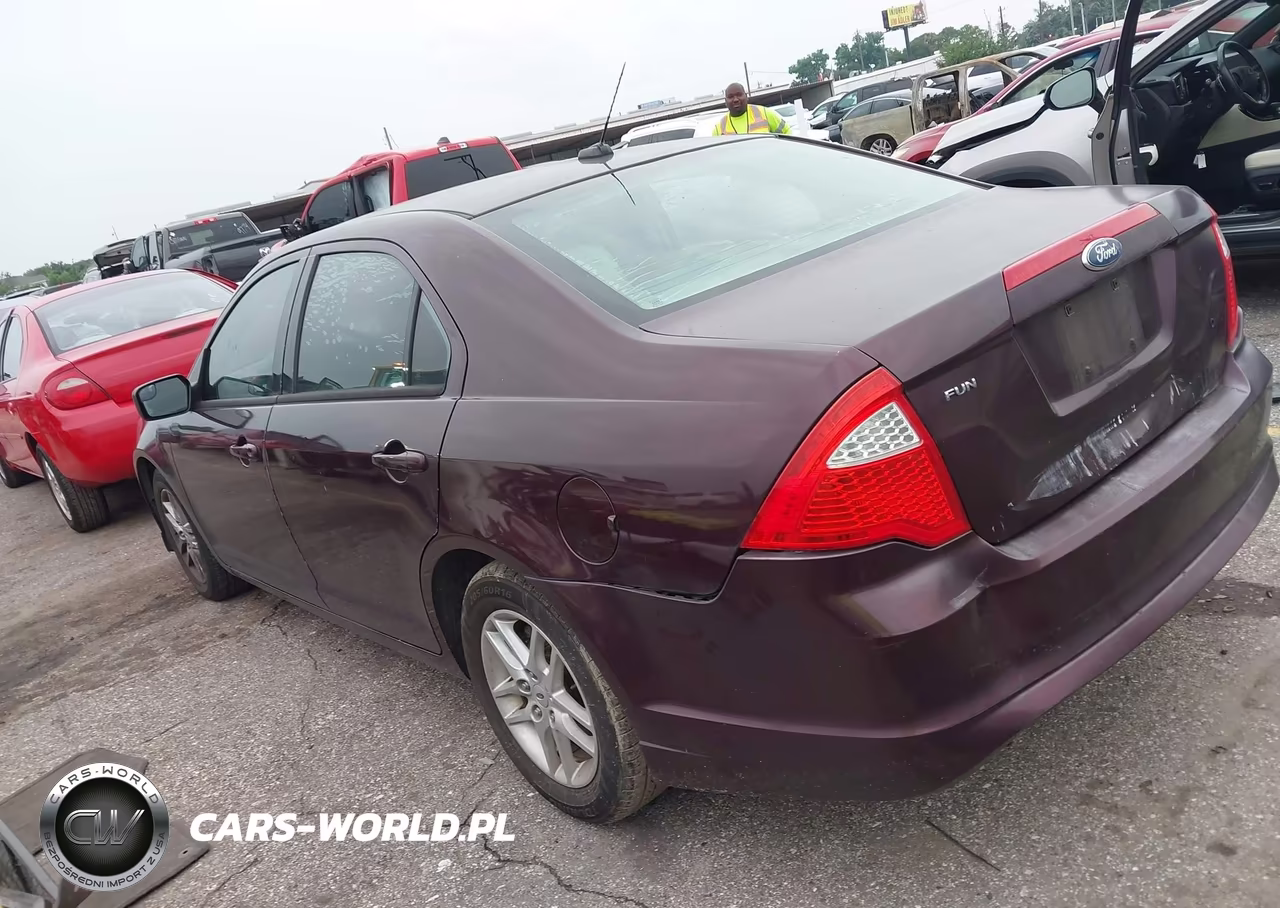 2011 Ford Fusion S VIN:3FAHP0GA0BR226819 - 3