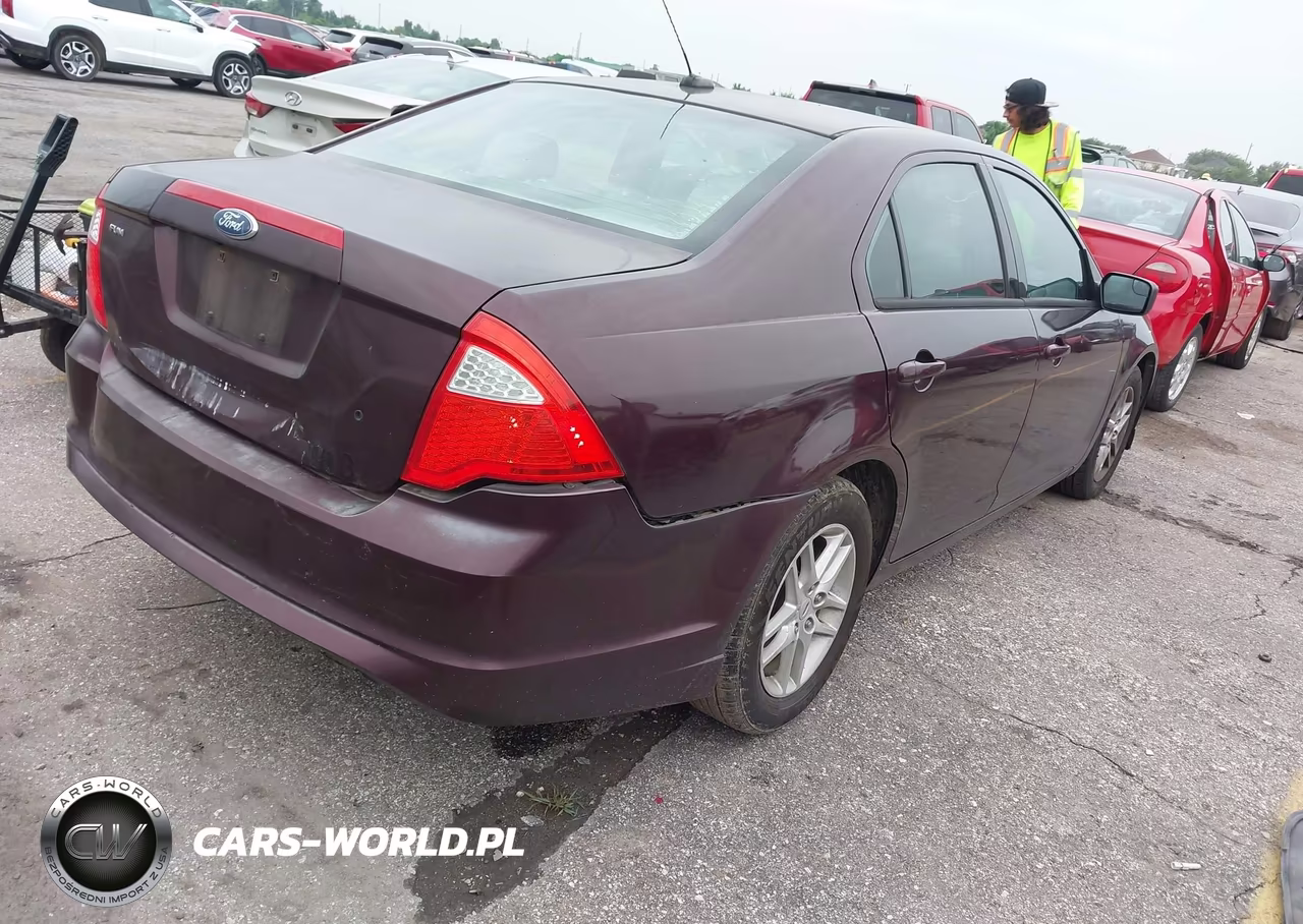 2011 Ford Fusion S VIN:3FAHP0GA0BR226819 - 4