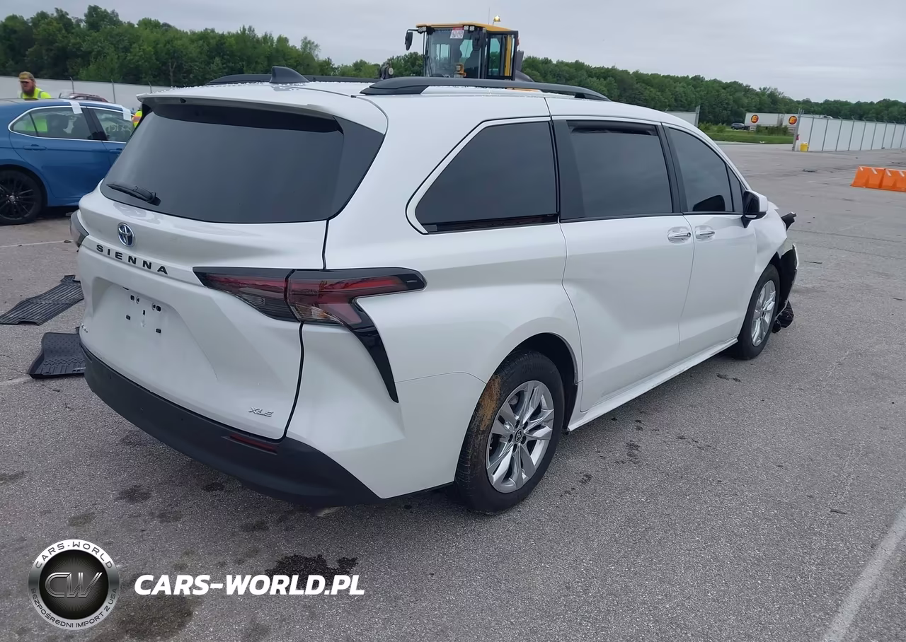 2025 Toyota Sienna Xle VIN:5TDJSKFC2SS160103 - 4