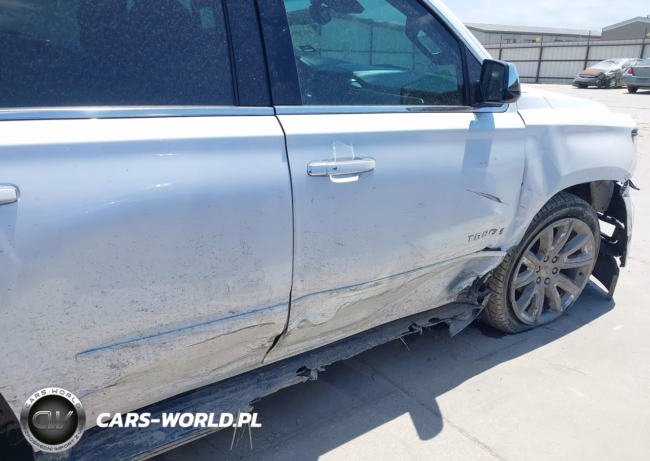 2019 Chevrolet Tahoe Premier VIN:1GNSCCKC1KR316344 - 18