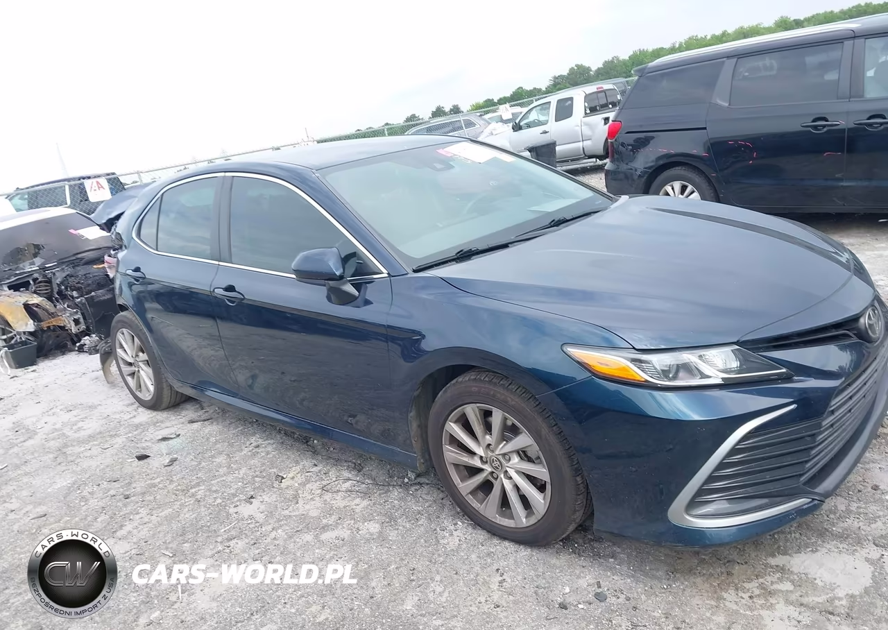 2021 Toyota Camry Le – zdjęcie 1 z 17