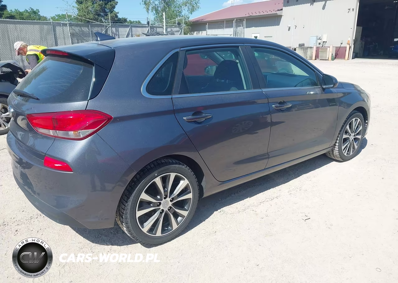 2019 Hyundai Elantra Gt VIN:KMHH35LE9KU094336 - 4