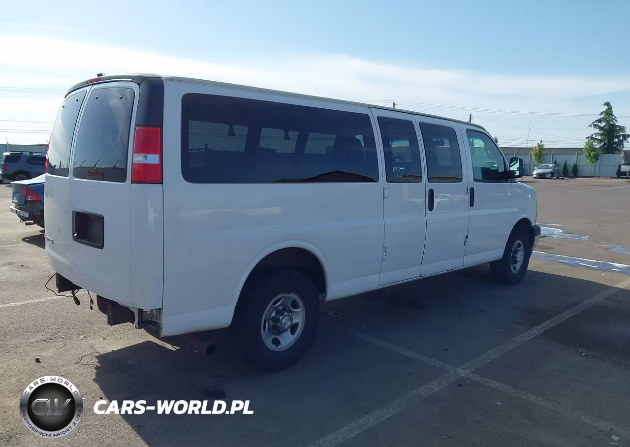 2018 Chevrolet Express 3500 Lt VIN:1GAZGPFG6J1260701 - 4