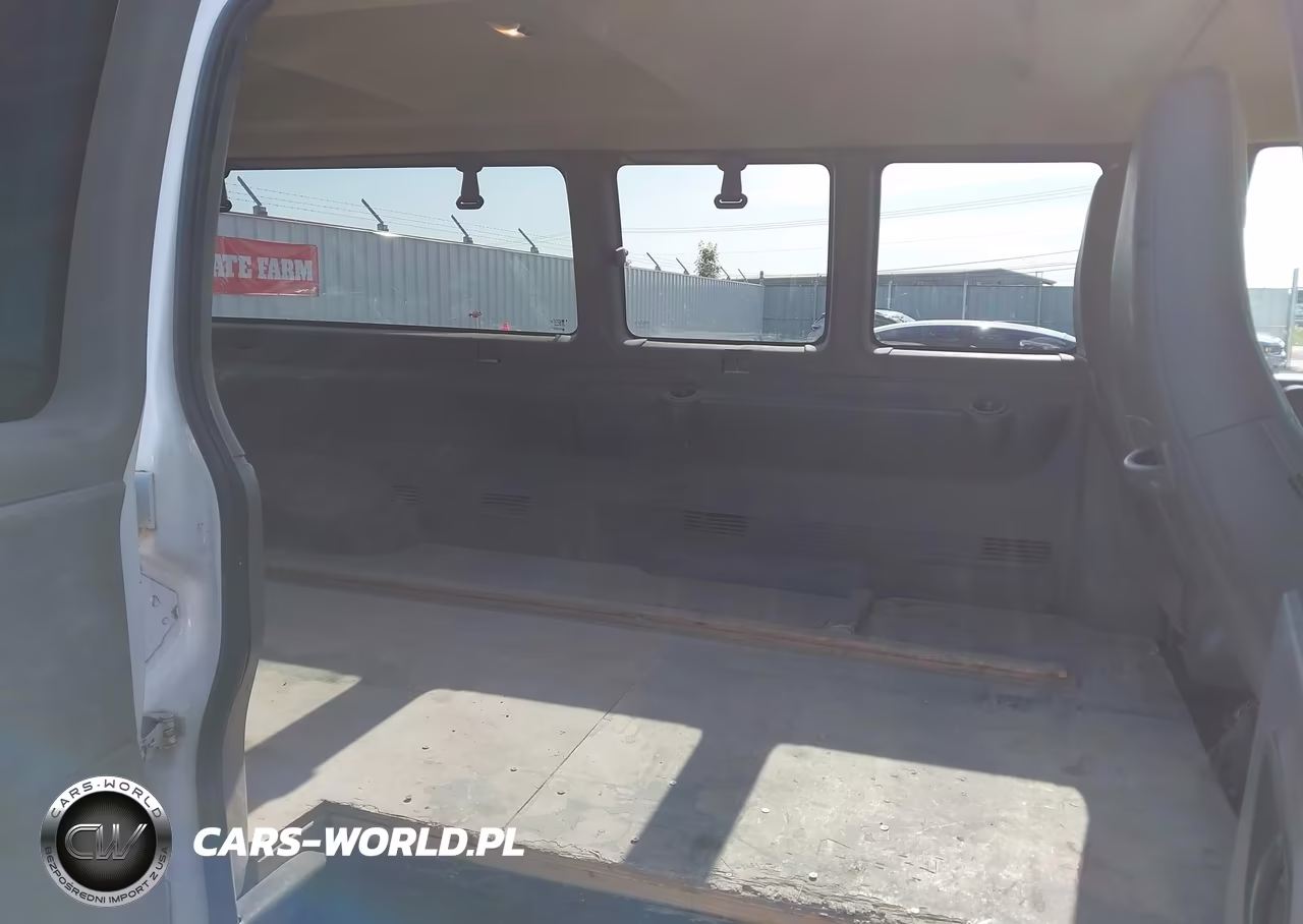 2018 Chevrolet Express 3500 Lt VIN:1GAZGPFG6J1260701 - 8
