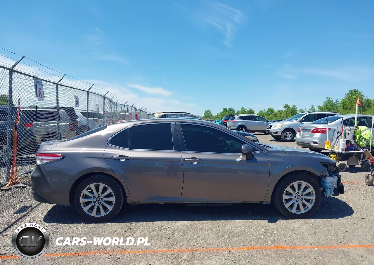 2018 Toyota Camry Le VIN:4T1B11HK0JU068595 - 13