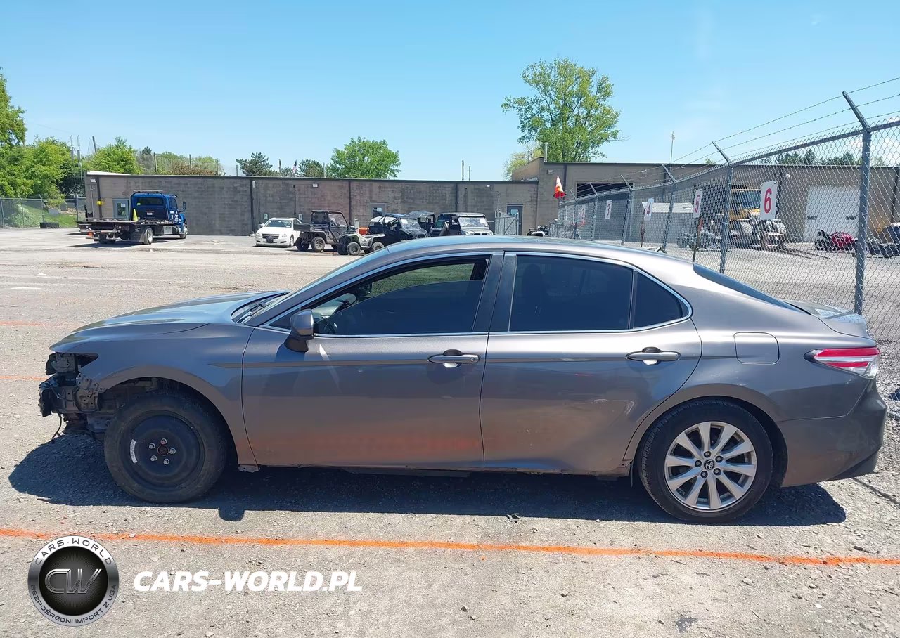 2018 Toyota Camry Le VIN:4T1B11HK0JU068595 - 14