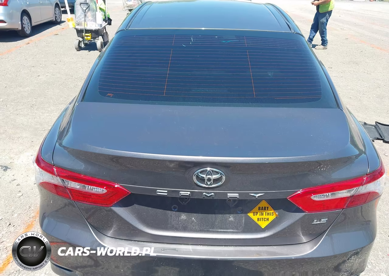 2018 Toyota Camry Le VIN:4T1B11HK0JU068595 - 16