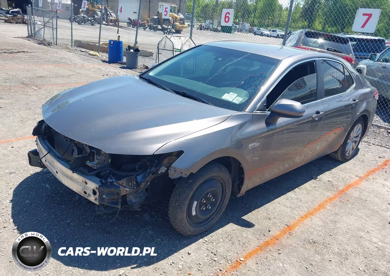 2018 Toyota Camry Le VIN:4T1B11HK0JU068595 - 2