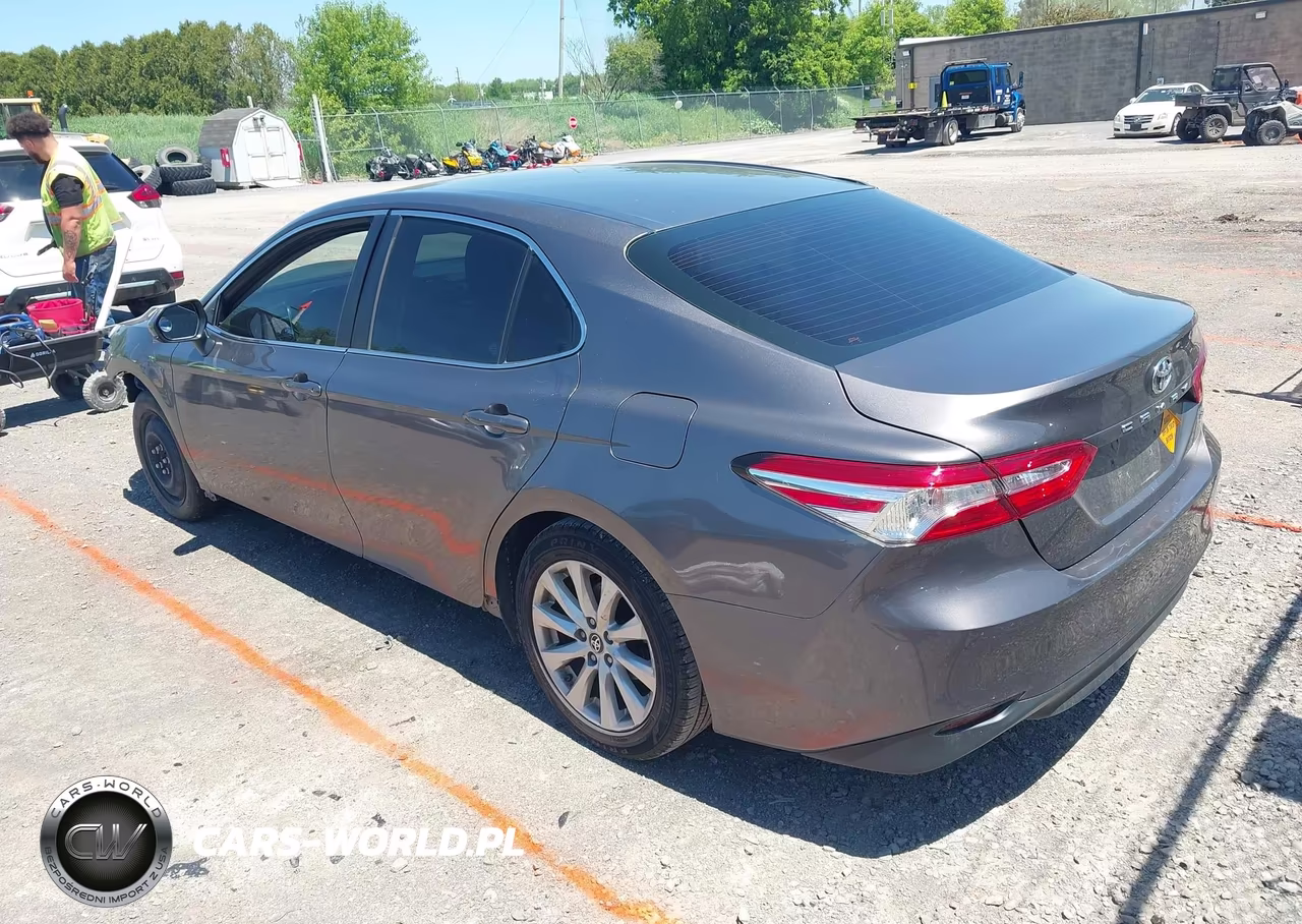 2018 Toyota Camry Le VIN:4T1B11HK0JU068595 - 3
