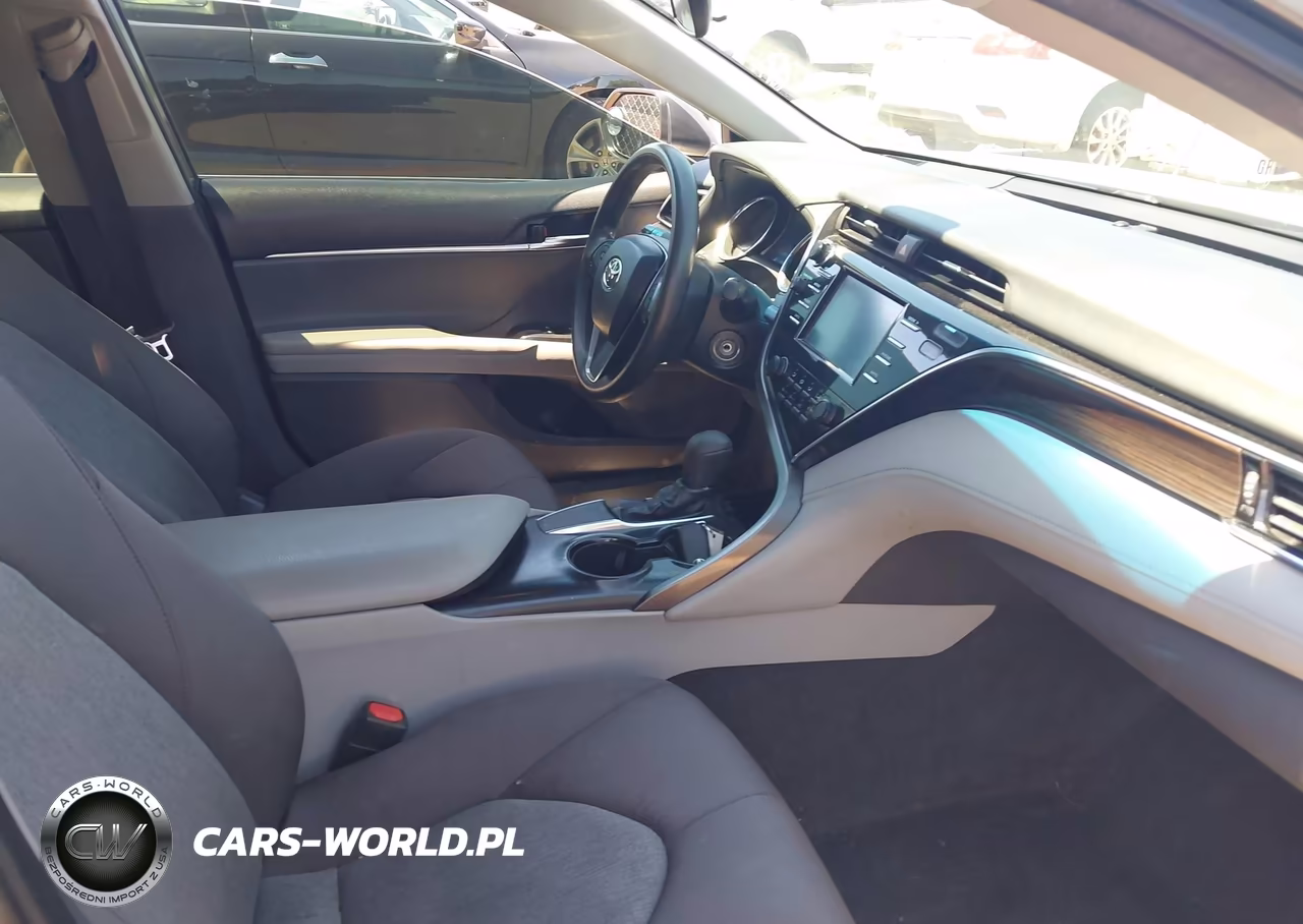 2018 Toyota Camry Le VIN:4T1B11HK0JU068595 - 5