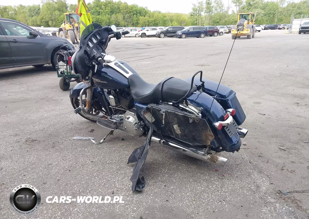 2014 Harley-Davidson Flhx Street Glide VIN:1HD1KBM14EB684946 - 3