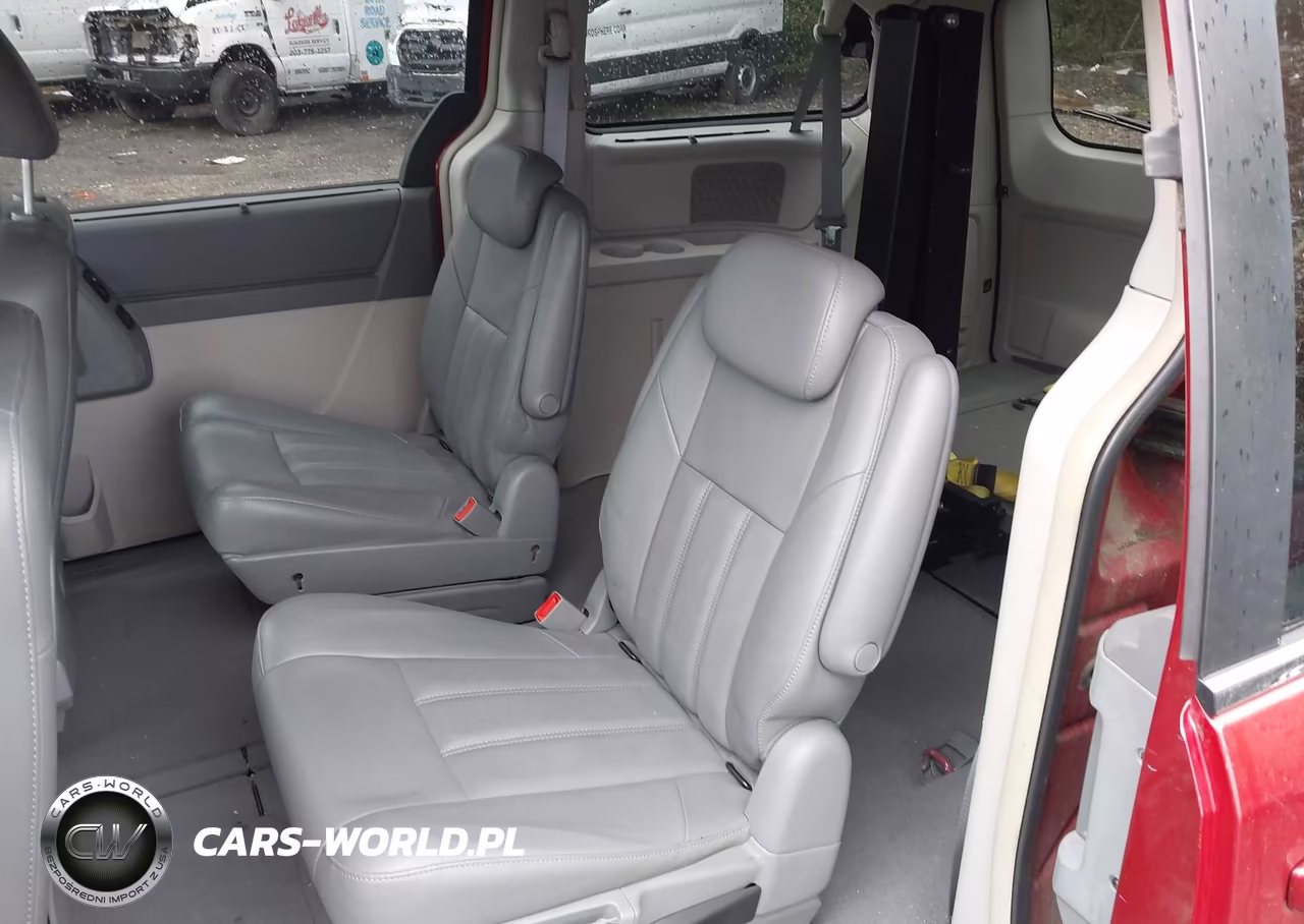 2008 Chrysler Town & Country Touring VIN:2A8HR54P68R815875 - 8