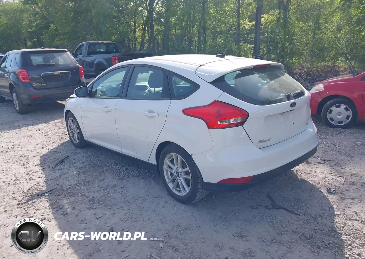 2016 Ford Focus Se VIN:1FADP3K20GL345153 - 3