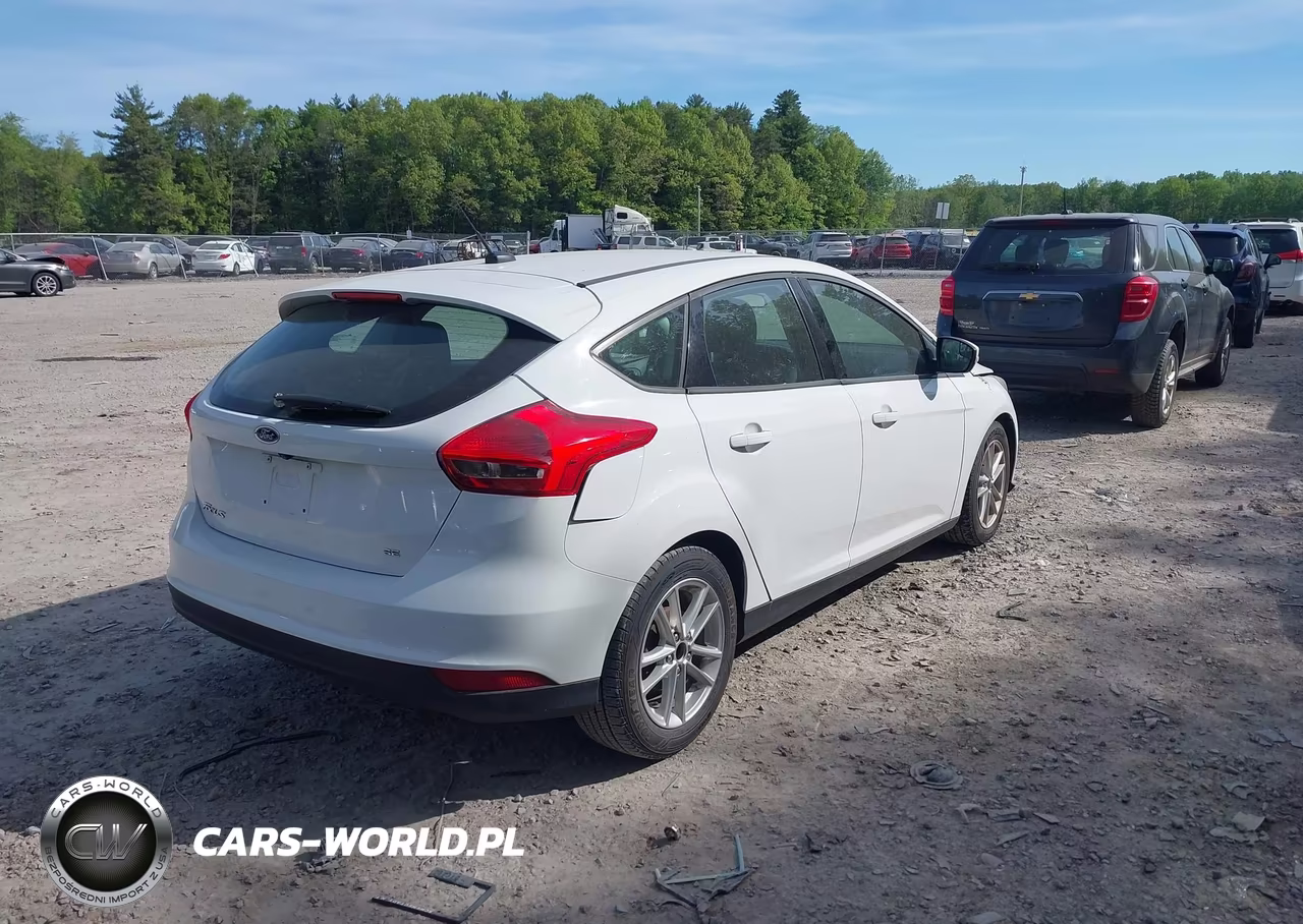 2016 Ford Focus Se VIN:1FADP3K20GL345153 - 4