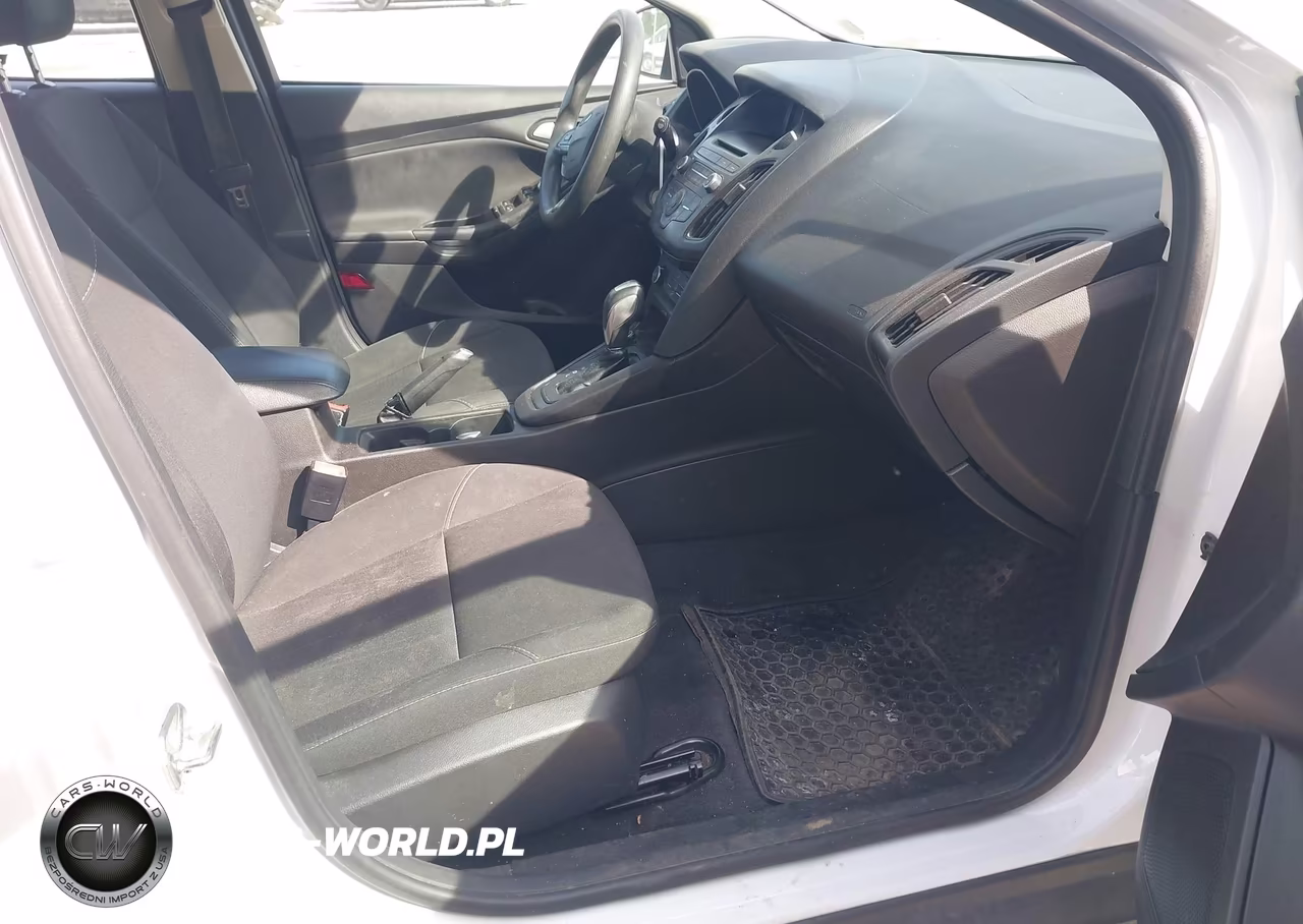 2016 Ford Focus Se VIN:1FADP3K20GL345153 - 5