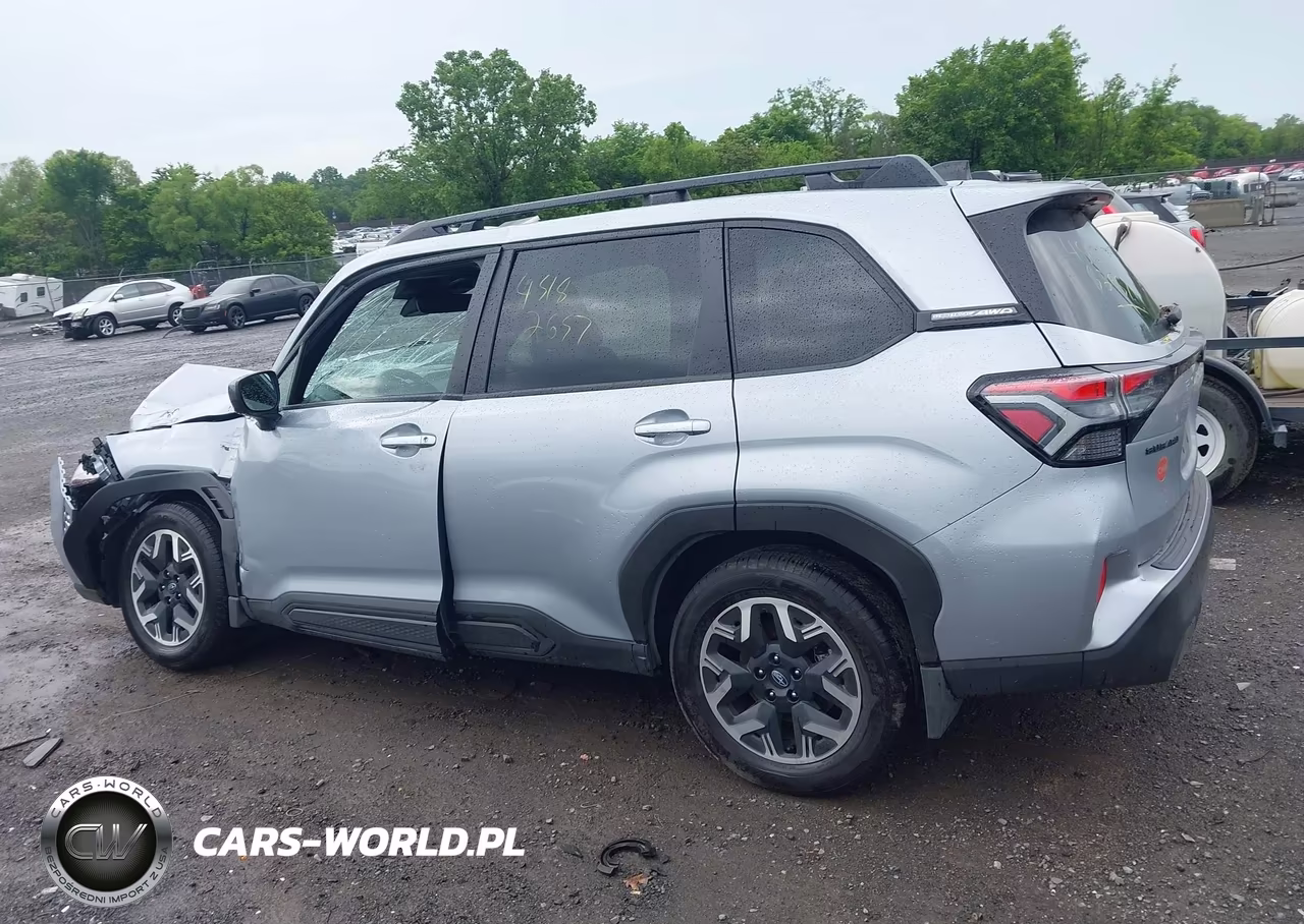 2025 Subaru Forester Premium VIN:JF2SLDDCXSH532342 - 13