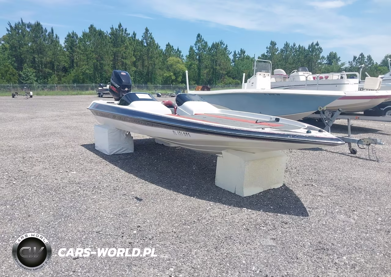 2000 Gambler Bass Boat