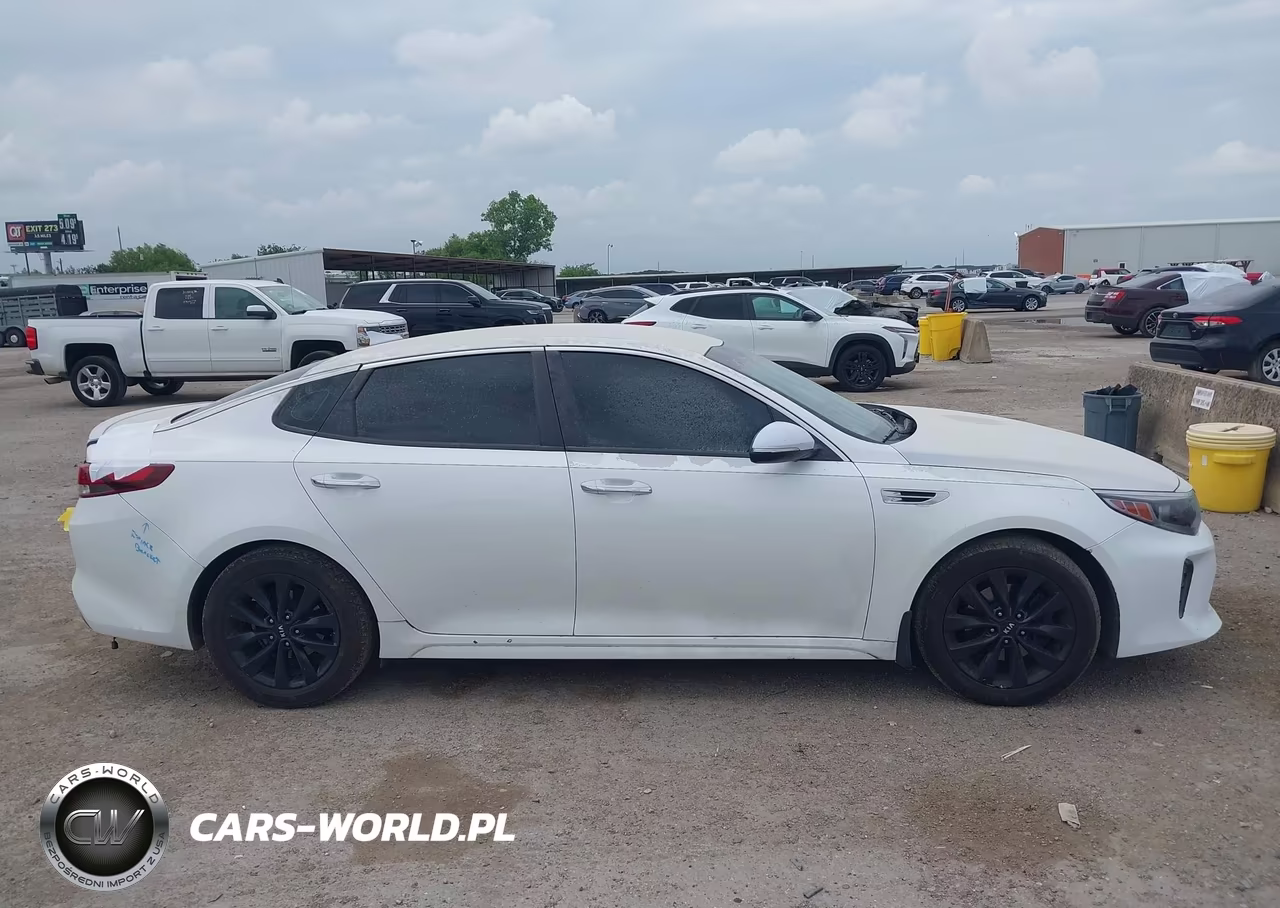 2018 Kia Optima S VIN:5XXGT4L30JG233072 - 14