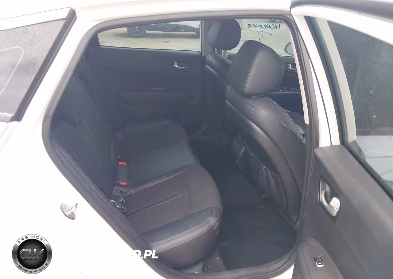 2018 Kia Optima S VIN:5XXGT4L30JG233072 - 8