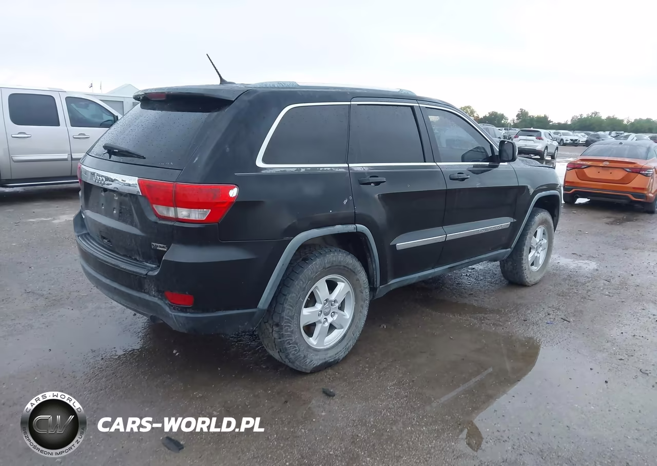 2011 Jeep Grand Cherokee Laredo VIN:1J4RS4GG0BC568742 - 4