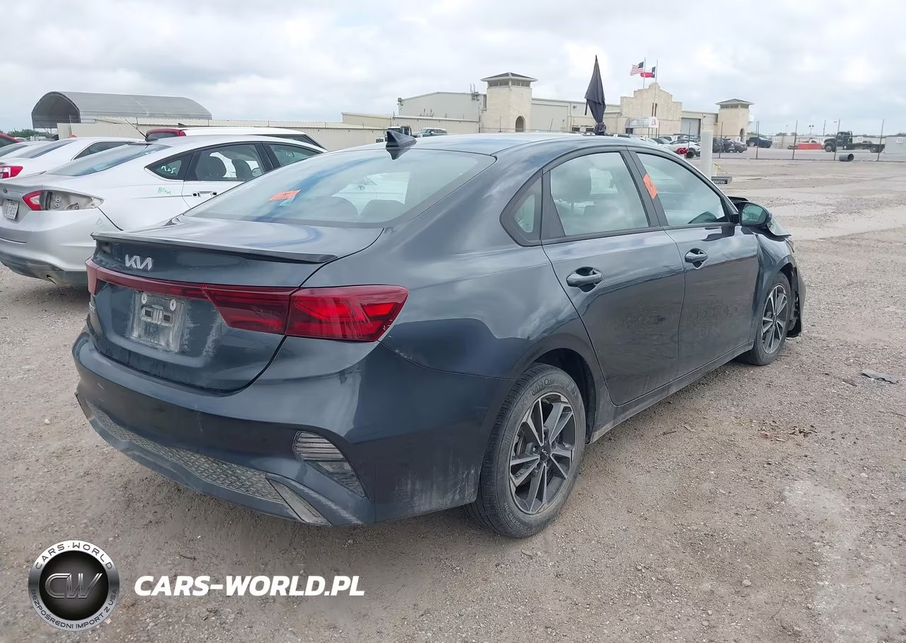 2023 Kia Forte Lxs VIN:3KPF24AD3PE567754 - 4