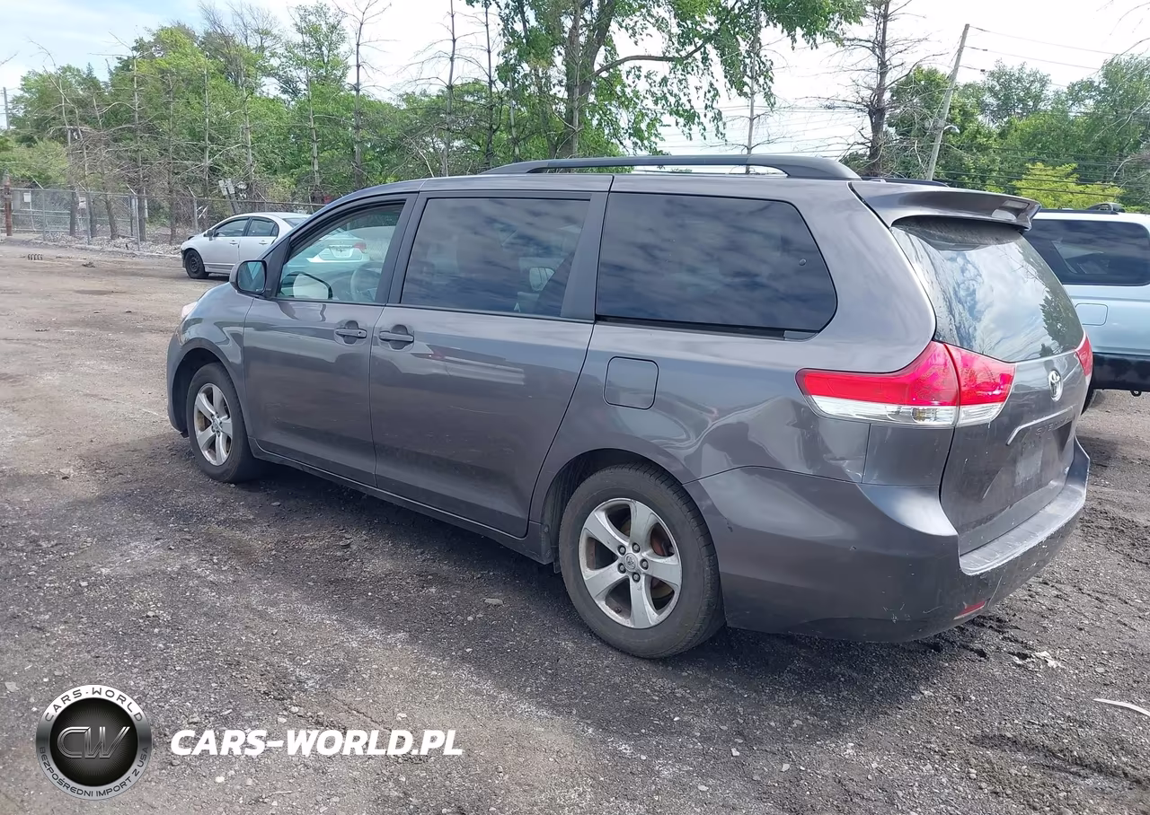 2013 Toyota Sienna Le V6 8 Passenger VIN:5TDKK3DC8DS344381 - 3