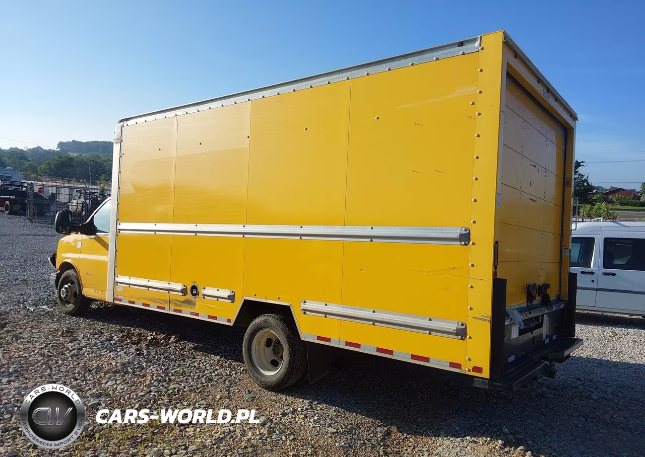 2018 GMC Savana Cutaway Work Van VIN:7GZ37TCG3JN900370 - 3