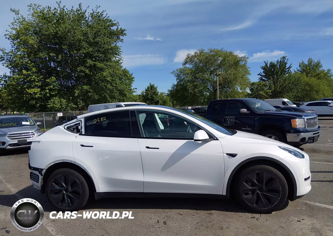 2024 Tesla Model Y Long Range Dual Motor All-Wheel Drive VIN:7SAYGAEE1RF132582 - 11