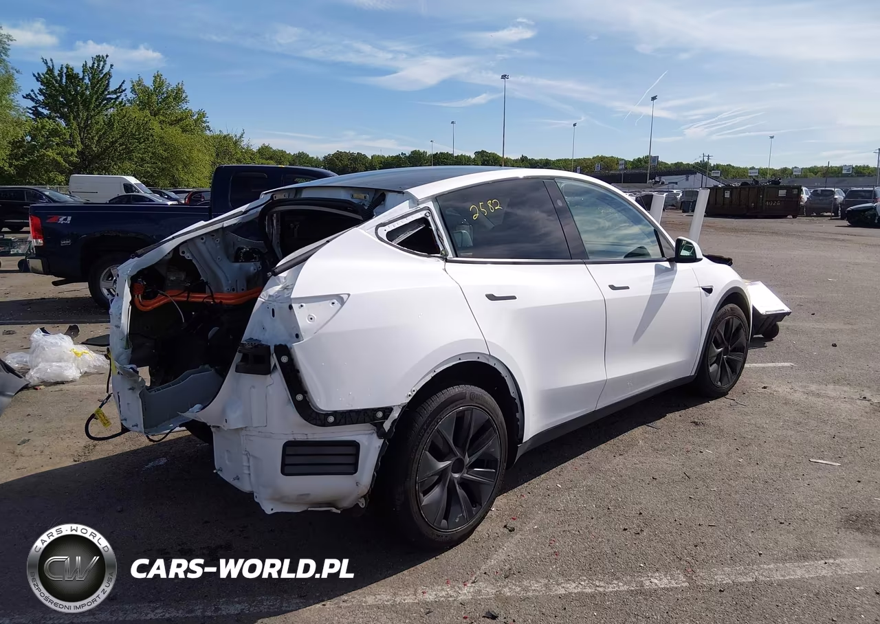 2024 Tesla Model Y Long Range Dual Motor All-Wheel Drive VIN:7SAYGAEE1RF132582 - 4