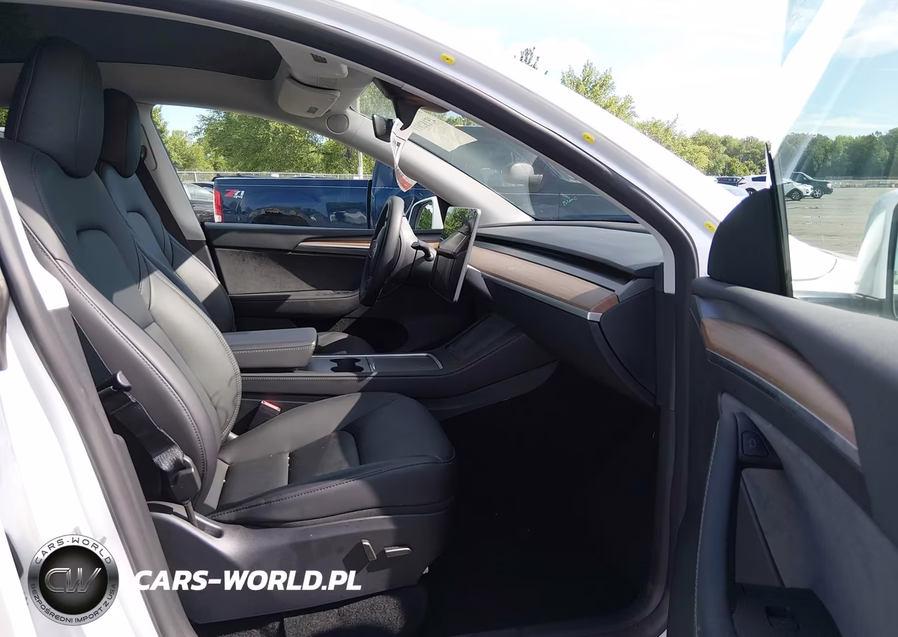 2024 Tesla Model Y Long Range Dual Motor All-Wheel Drive VIN:7SAYGAEE1RF132582 - 5